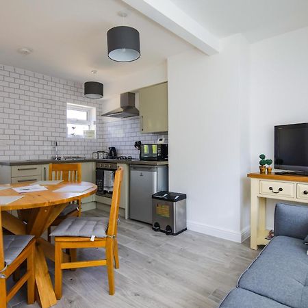 ウィートレイGround Floor Flat With Parking, Sleeps 3アパートメント エクステリア 写真